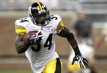 DETROIT , MI - OCTOBER 11:  Rashard Mendenhall #34 of the Pittsburgh Steelers runs for a first quarter touchdown while playing the Detroit Lions on October 11, 2009 at Ford Field in Detroit, Michigan. Pittsburgh won the game 28-20. (Photo by Gregory Shamu