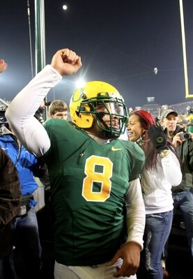 EUGENE,OR - DECEMBER 03:  Quarterback Jeremiah Masoli #8 of the Oregon Ducks celebrates after defeating the Oregon State Beavers 33-37 at Autzen Stadium on December 3, 2009 in Eugene, Oregon. (Photo by Tom Hauck/Getty Images)