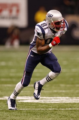 NEW ORLEANS - NOVEMBER 30:  Randy Moss #81 of the New England Patriots runs during the game against the New Orleans Saints at the Louisiana Superdome on November 30, 2009  in New Orleans, Louisiana.  (Photo by Chris Graythen/Getty Images)