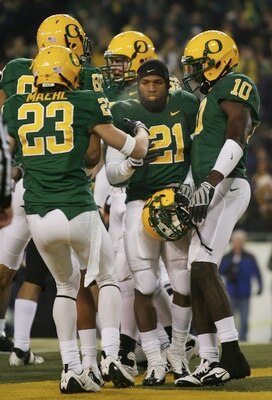 EUGENE,OR - DECEMBER 03: Running back LaMichael James #21 of the Oregon Ducks is congratulated by teammates after scoring a touchdown against the Oregon State Beavers at Autzen Stadium on December 3, 2009 in Eugene, Oregon.  (Photo by Tom Hauck/Getty Imag