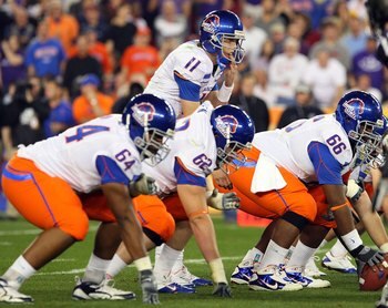 GLENDALE, AZ - JANUARY 04:  Quarterback Kellen Moore #11 of the Boise State Broncos under center against the TCU Horned Frogs during the Tostitos Fiesta Bowl at the Universtity of Phoenix Stadium on January 4, 2010 in Glendale, Arizona.  (Photo by Christi