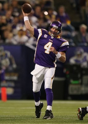 MINNEAPOLIS - NOVEMBER 15:  Brett Favre #4 of the Minnesota Vikings passes the ball against the Detroit Lions on November 15, 2009 at Hubert H. Humphrey Metrodome.  (Photo by Elsa/Getty Images)