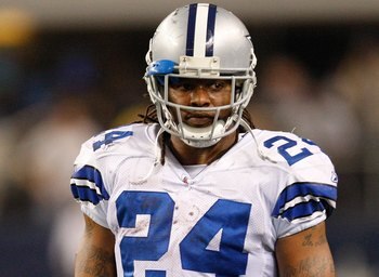 ARLINGTON, TX - JANUARY 03:  Running back Marion Barber #24 of the Dallas Cowboys at Cowboys Stadium on January 3, 2010 in Arlington, Texas.  (Photo by Ronald Martinez/Getty Images)
