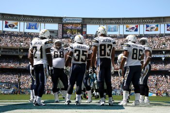 SAN DIEGO - SEPTEMBER 07:  The San Diego Chargers offense waits to huddle against the Carolina Panthers on September 7, 2008 at Qualcomm Stadium in San Diego, California. The Panthers won 26-24.  (Photo by Stephen Dunn/Getty Images)