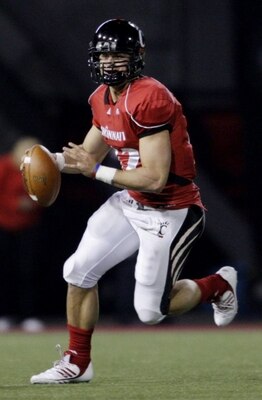 CINCINNATI - NOVEMBER 13: Quarterback Zach Collaros #12 of the the Cincinnati Bearcats looks to pass in the fourth quarter of the game against the West Virginia Mountaineers at Nippert Stadium on November 13, 2009 in Cincinnati, Ohio.  The Bearcats won th