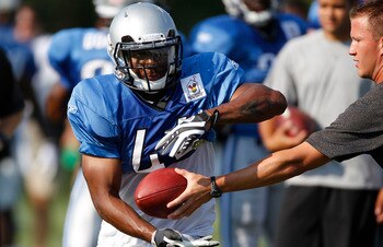 ALLEN PARK, MI - AUGUST 05:  Jahvid Best #44 of the Detroit Lions takes a hand off during training camp at the Detroit Lions Headquarters and Training Facility on August 5, 2010 in Allen Park, Michigan.  (Photo by Gregory Shamus/Getty Images)