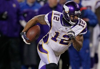 CHICAGO - DECEMBER 28: Percy Harvin #12 of the Minnesota Vikings runs after a catch against the Chicago Bears at Soldier Field on December 28, 2009 in Chicago, Illinois. The Bears defeated the Vikings 36-30 in overtime. (Photo by Jonathan Daniel/Getty Ima