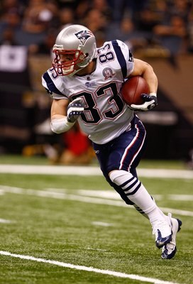 NEW ORLEANS - NOVEMBER 30:  Wes Welker #83 of the New England Patriots runs upfield during the game against the New Orleans Saints at the Louisiana Superdome on November 30, 2009 in New Orleans, Louisiana.  (Photo by Scott Halleran/Getty Images)