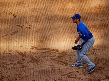 CHICAGO - JUNE 25: Derrek Lee #25 of the Chicago Cubs awaits the pitch near first base against the Chicago White Sox at U.S. Cellular Field on June 25, 2010 in Chicago, Illinois. The White Sox defeated the Cubs 6-0. (Photo by Jonathan Daniel/Getty Images)