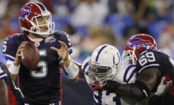 Jamon Meredith tries to keep Trent Edwards from being sacked.