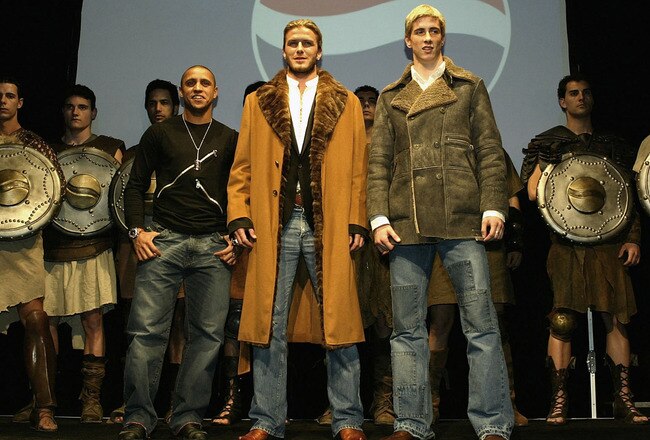 MADRID, SPAIN - FEBRUARY 26:  Footballers Roberto Carlos, David Beckham and Fernando Torres pose during the Premiere of the new Pepsi Football Commercial 'Pepsi Foot Battle' at the Palacio Gaviria on February 26, 2004 in Madrid, Spain. (Photo by Clive Bru