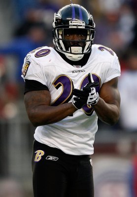 FOXBORO, MA - JANUARY 10:  Ed Reed #20 of the Baltimore Ravens looks on against the New England Patriots during the 2010 AFC wild-card playoff game at Gillette Stadium on January 10, 2010 in Foxboro, Massachusetts. The Ravens won 33-14.  (Photo by Elsa/Ge