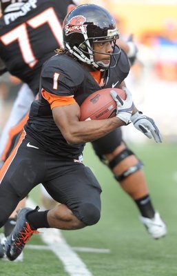 CORVALLIS, OR - OCTOBER 10: Running back Jacquizz Rodgers #1 of the Oregon State Beavers looks for some running room in the first quarter of the game against the Stanford Cardinals at Reser Stadium on October 10, 2009 in Corvallis, Oregon. Oregon State wo