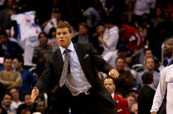 LOS ANGELES - OCTOBER 28:  Injured forward Blake Griffin #32 of the Los Angeles Clippers greets a teammate during a time out against the Phoenix Suns on October 28, 2009 at Staples Center in Los Angeles, California. The Suns won 109-107.   NOTE TO USER: U