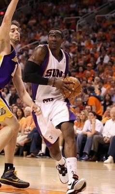 PHOENIX - MAY 25:  Amar'e Stoudemire #1 of the Phoenix Suns drives the ball during Game Four of the Western Conference finals of the 2010 NBA Playoffs against the Los Angeles Lakers at US Airways Center on May 25, 2010 in Phoenix, Arizona. The Suns defeat