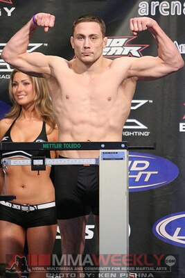 10174-01-mikepiercewec39weigh_3876_display_image