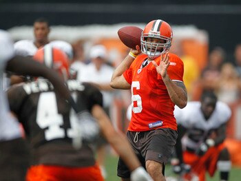 BEREA, OH - AUGUST 04:  Seneca Wallace #6 of the Cleveland Browns gets ready to throw a pass during training camp at the Cleveland Browns Training and Administrative Complex on August 4, 2010 in Berea, Ohio.  (Photo by Gregory Shamus/Getty Images)