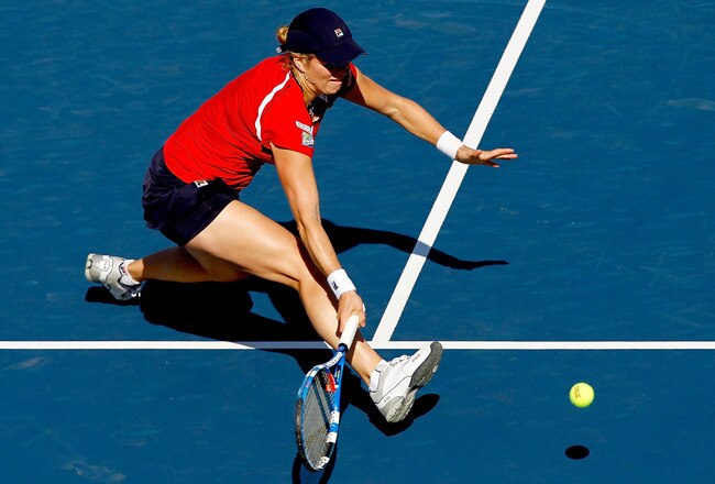 MONTREAL, QC - AUGUST 20:  Kim Clijsters of Belgium returns a shot to Vera Zvonareva of Russia during the Rogers Cup at Stade Uniprix on August 20, 2010 in Montreal, Canada.  (Photo by Matthew Stockman/Getty Images)