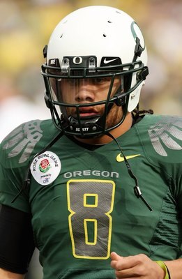 PASADENA, CA - JANUARY 01:  Quarterback Jeremiah Masoli #8 of the Oregon Ducks jogs off the field during the game against the Ohio State Buckeyes in the 96th Rose Bowl game on January 1, 2010 in Pasadena, California.  (Photo by Stephen Dunn/Getty Images)