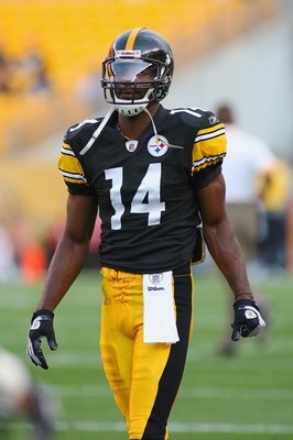 PITTSBURGH - AUGUST 13:  Limas Sweed #14 of the Pittsburgh Steelers warms up prior to the preseason NFL game against the Arizona Cardinals at Heinz Field on August 13, 2009 in Pittsburgh, Pennsylvania.  The Steelers won 20-10.  (Photo by Rick Stewart/Gett
