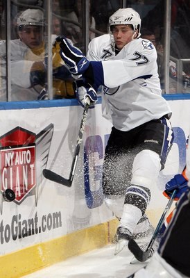 UNIONDALE, NY - FEBRUARY 13:  Victor Hedman #77 of the Tampa Bay Lightning skates against the New York Islanders on February 13, 2010 at Nassau Coliseum in Uniondale, New York. The Isles defeated the Lightning 5-4.  (Photo by Jim McIsaac/Getty Images)