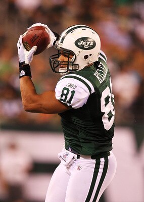 EAST RUTHERFORD, NJ - AUGUST 27:  Dustin Keller #81 of the New York Jets in action against the Washington Redskins  during their preseason game on August 27, 2010 at the New Meadowlands Stadium  in East Rutherford, New Jersey.  (Photo by Al Bello/Getty Im