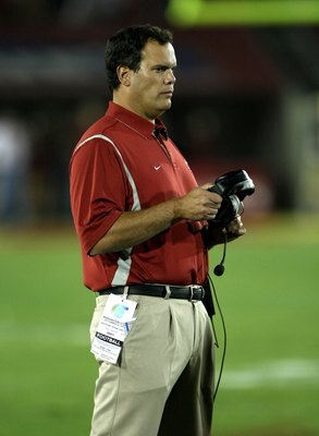 LOS ANGELES, CA - SEPTEMBER 26:  Head coach Paul Wulff of the Washington State Cougars works during the game with the USC Trojans on September 23, 2009 at the Los Angeles Coliseum in Los Angeles, California.  USC won 27-6.  (Photo by Stephen Dunn/Getty Im