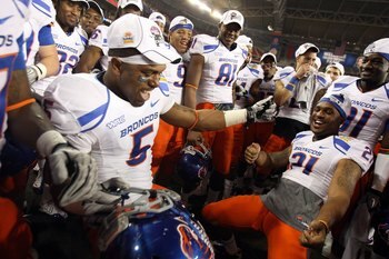 GLENDALE, AZ - JANUARY 04:  The Boise State Broncos celebrate after defeating the TCU Horned Frogs 17-10 during the Tostitos Fiesta Bowl at the Universtity of Phoenix Stadium on January 4, 2010 in Glendale, Arizona.  (Photo by Jed Jacobsohn/Getty Images)