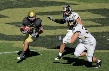 BOULDER, CO - OCTOBER 31:  Scotty McKnight #21 of the Colorado Buffaloes makes a reception and tries to avoid the defense of Will Ebner #32 and Andrew Gachkar #6 of of the Missouri Tigers at Folsom Field on October 31, 2009 in Boulder, Colorado. Missouri