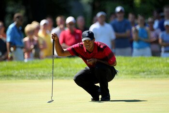 PARAMUS, NJ - AUGUST 29:  Tiger Woods lines up a putt on the first hole during the final round of The Barclays at the Ridgewood Country Club on August 29, 2010 in Paramus, New Jersey.  (Photo by Hunter Martin/Getty Images)