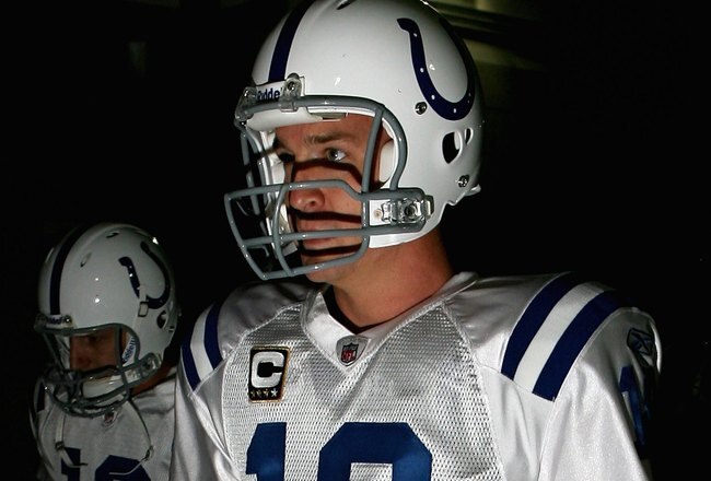 GLENDALE, AZ - SEPTEMBER 27:  Quarterback Peyton Manning #18 of the Indianapolis Colts walks out to the field before the NFL game against the Arizona Cardinals at the Universtity of Phoenix Stadium on September 27, 2009 in Glendale, Arizona.  The Colts de