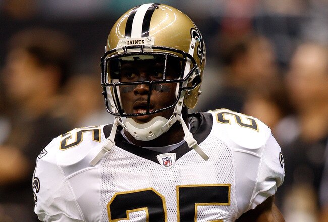 NEW ORLEANS - AUGUST 21:  Reggie Bush #25 of the New Orleans Saints warms up during pregame before playing the Houston Texans at the Louisiana Superdome on August 21, 2010 in New Orleans, Louisiana.  (Photo by Chris Graythen/Getty Images)