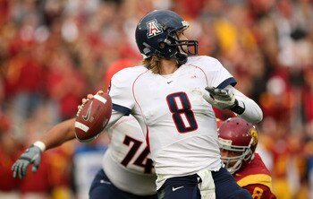 LOS ANGELES, CA - DECEMBER 05:  Quarterback Nick Foles #8 of the Arizona Wildcats throws a pass against the USC Trojans on December 5, 2009 at the Los Angeles Coliseum in Los Angeles, California. Arizona won 21-17.  (Photo by Stephen Dunn/Getty Images)