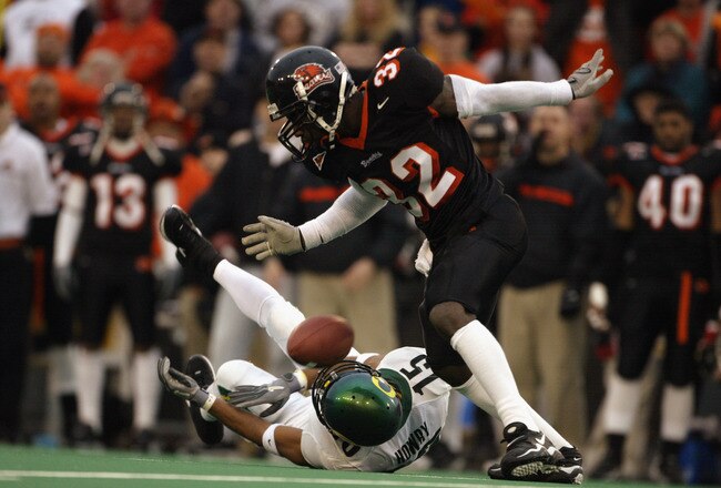 CORVALIS, OR - NOVEMBER 23:  Calvin Carlye #32 of the Oregon State University Beavers breaks up a pass to Keenan Howry #15 of the University of Oregon Ducks during the 'Civil War' game at Reser Stadium on November 23, 2003 in Corvalis, Oregon. Oregon Stat