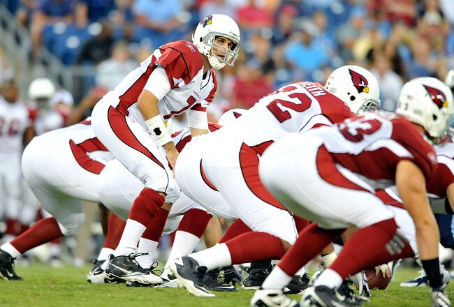 NASHVILLE, TN - AUGUST 23:  Quarterback Matt Leinart #7 of the Arizona Cardinals surveys the Tennessee Titans defense during a preseason game at LP Field on August 23, 2010 in Nashville, Tennessee. Tennessee defeated Arizona, 24-10.  (Photo by Grant Halve