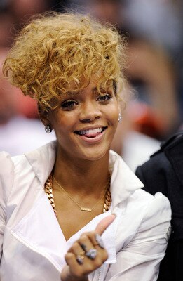 LOS ANGELES, CA - JANUARY 16:  Singers Rihanna attends Cleveland Caveliers and  Los Angeles Clippers NBA basketball game at Staples Center on January 16, 2010 in Los Angeles, California. NOTE TO USER: User expressly acknowledges and agrees that, by downlo