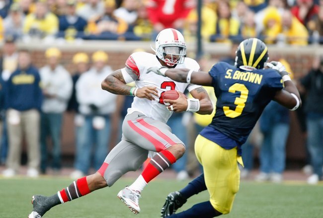 ANN ARBOR, MI - NOVEMBER 21:  Quarterback Terrelle Pryor #2 of the Ohio State Buckeyes runs the ball during the game against the Michigan Wolverines on November 21, 2009 at Michigan Stadium in Ann Arbor, Michigan. Ohio State won the game 21-10. (Photo by
