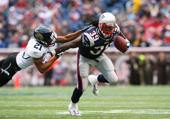 FOXBORO, MA - DECEMBER 27:  Laurence Maroney #39 of the New England Patriots gains yards against Derek Cox #21 of the Jacksonville Jaguars in the first quarter at Gillette Stadium on December 27, 2009 in Foxboro, Massachusetts. (Photo by Jim Rogash/Getty 