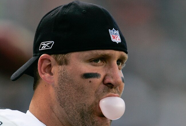 DENVER - AUGUST 29:  Quarterback Ben Roethlisberger #7 of the Pittsburgh Steelers blows a bubble on the sidelines before taking on the Denver Broncos at INVESCO Field at Mile High on August 29, 2010 in Denver, Colorado.  (Photo by Justin Edmonds/Getty Ima
