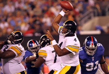 EAST RUTHERFORD, NJ - AUGUST 21:  Byron Leftwich #4 of the Pittsburgh Steelers passes against the New York Giants during their preseason game at New Meadowlands Stadium on August 21, 2010 in East Rutherford, New Jersey.  (Photo by Nick Laham/Getty Images)