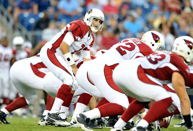 NASHVILLE, TN - AUGUST 23:  Quarterback Matt Leinart #7 of the Arizona Cardinals surveys the Tennessee Titans defense during a preseason game at LP Field on August 23, 2010 in Nashville, Tennessee. Tennessee defeated Arizona, 24-10.  (Photo by Grant Halve
