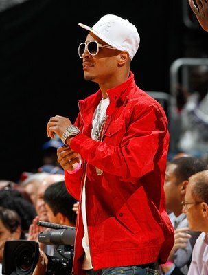 ATLANTA - MARCH 31:  Rapper T.I. cheers during the game between the Los Angeles Lakers and the Atlanta Hawks at Philips Arena on March 31, 2010 in Atlanta, Georgia.  NOTE TO USER: User expressly acknowledges and agrees that, by downloading and/or using th