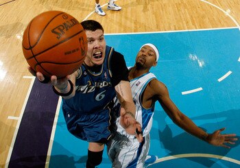 NEW ORLEANS - MARCH 31:  Mike Miller #6 of the Washington Wizards shoots the ball over Morris Peterson #24 of the New Orleans Hornets at New Orleans Arena on March 31, 2010 in New Orleans, Louisiana.  The Wizards defeated the Hornets 96-91.  NOTE TO USER: