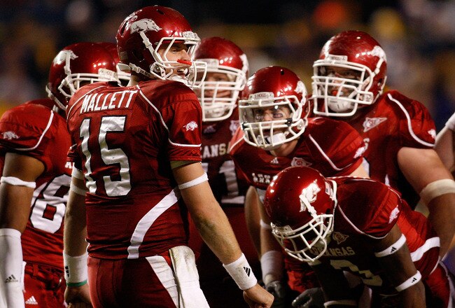 BATON ROUGE, LA - NOVEMBER 28:  Quarterback Ryan Mallett #15 of the Arkansas Razorbacks talks with his team during a time out against the LSU Tigers at Tiger Stadium on November 28, 2009 in Baton Rouge, Louisiana.  The Tigers defeated the Razorbacks 33-30