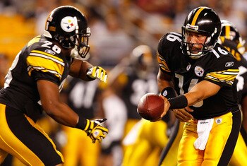 PITTSBURGH - SEPTEMBER 02:  Charlie Batch #16 of the Pittsburgh Steelers hands the ball off to Justin Vincent #28 during the preseason game against the Carolina Panthers on September 2, 2010 at Heinz Field in Pittsburgh, Pennsylvania.  (Photo by Jared Wic