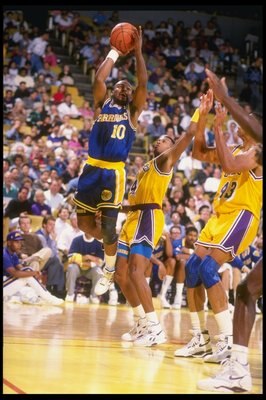 1990-1991:  Guard Tim Hardaway of the Golden State Warriors leaps into the air during a game against the Los Angeles Lakers at the Great Western Forum in Inglewood, California. Mandatory Credit: Ken Levine  /Allsport