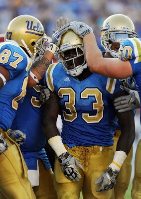 PASADENA, CA - SEPTEMBER 05:   Derrick Coleman #33 of the UCLA Bruins celebrates after scoring a touchdown in the first half against the San Diego State Aztecs at the Rose Bowl on September 5, 2009 in Pasadena, California.  (Photo by Lisa Blumenfeld/Getty