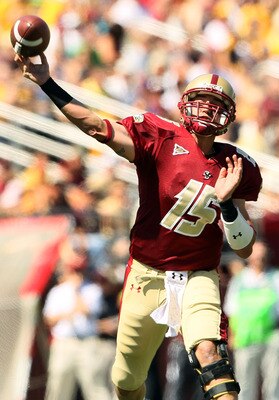 CHESTNUT HILL, MA - SEPTEMBER 04:  Dave Shinskie #15 of the Boston College Eagles passes in the first quarter against the Weber State Wildcats on September 4, 2010 at Alumni Stadium in Chestnut Hill, Massachusetts.  (Photo by Elsa/Getty Images)