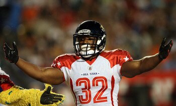 MIAMI GARDENS, FL - JANUARY 31:  Maurice Jones-Drew #32 of the Jacksonville Jaguars reacts aftrer a touchdown during the 2010 AFC-NFC Pro Bowl at Sun Life Stadium on January 31, 2010 in Miami Gardens, Florida.  (Photo by Doug Benc/Getty Images)