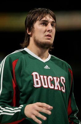 DENVER - NOVEMBER 18:  Andrew Bogut #6 of the Milwaukee Bucks warms up prior to facing the Denver Nuggets at the Pepsi Center on November 18, 2008 in Denver, Colorado. The Nuggets defeated the Bucks 114-105.  (Photo by Doug Pensinger/Getty Images)